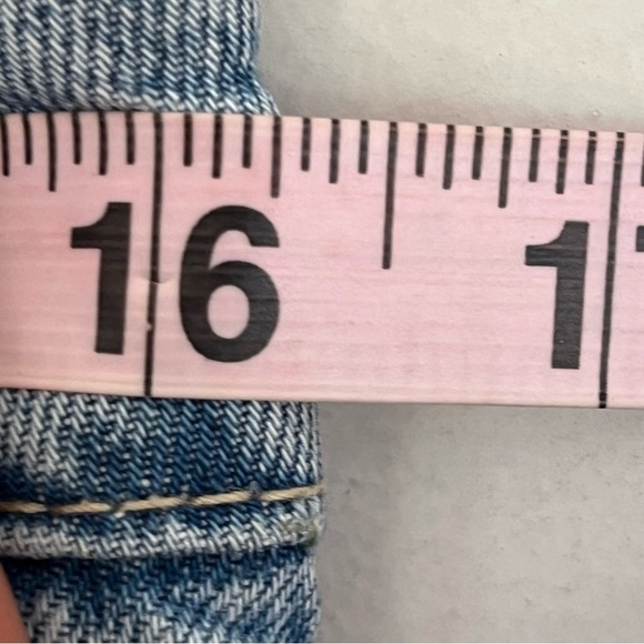 Women’s Garage Denim Jean Cutoff Distressed Light Wash Shorts Size 11 High Rise - Picture 3 of 12